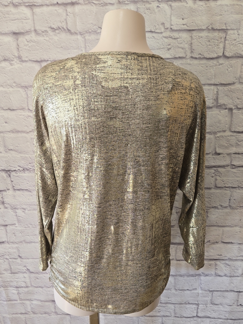 Frank Lyman Gold Metallic Rhinestone V-Neck Top – Size 14 ✨ - Picture 5 of 9